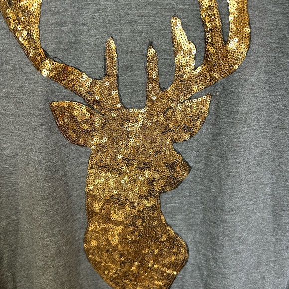 Festive Hoiday Tee with gold sequence appliqué in deer head. - Picture 2 of 4